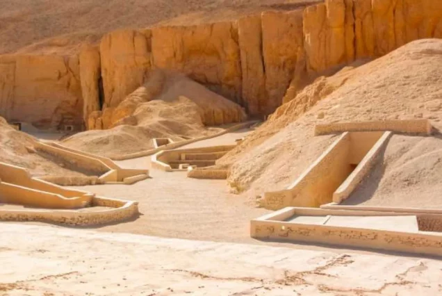 Valley of the Kings day tour to Luxor